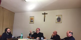 foto-seminario-ceam-carceri-016-al-centro-vescovo-cibotti