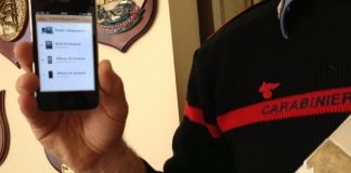 controllo Carabinieri smartphone