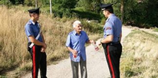 foto Carabinieri e anziani