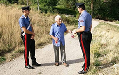 foto Carabinieri e anziani