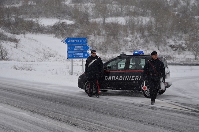 Isernia, emergenza neve: i Carabinieri in aiuto alla cittadinanza