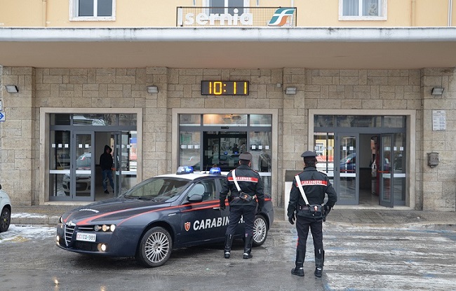 Isernia, spaccio nei pressi della stazione: denunciato 22enne