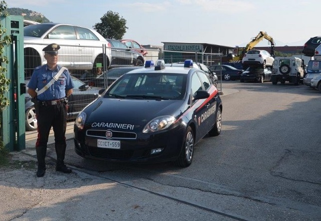 foto Carabinieri officina