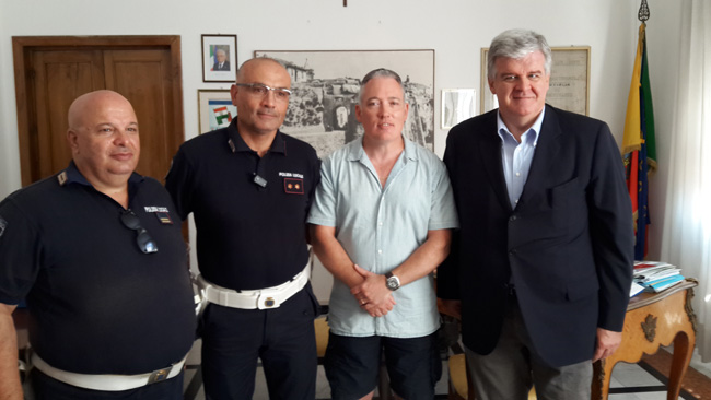 Termoli sindaco riceve malcapitati turisti inglesi