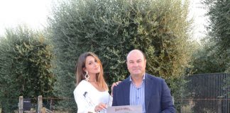 Martina Di Maria, miss Venere 2018, premiata da Papa confetti