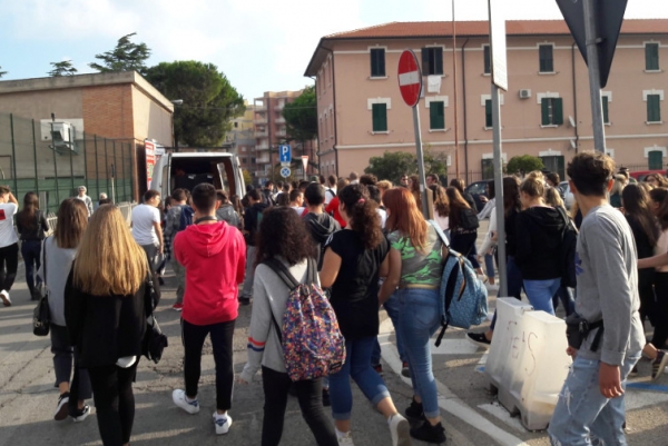 manifestazione scuole Termoli