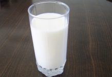 latte bicchiere
