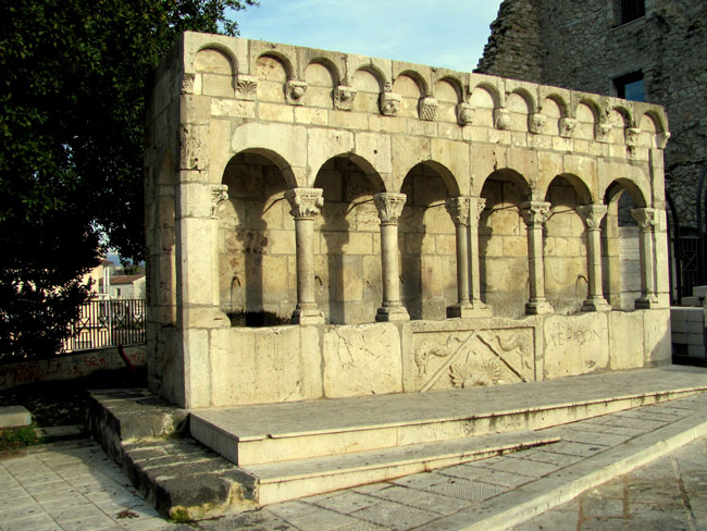 fontana fraterna Isernia