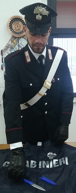 sequestro coltello Carabinieri