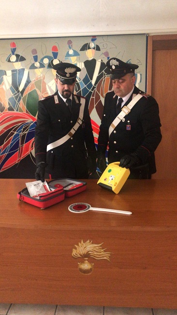 carabinieri defibrillatore