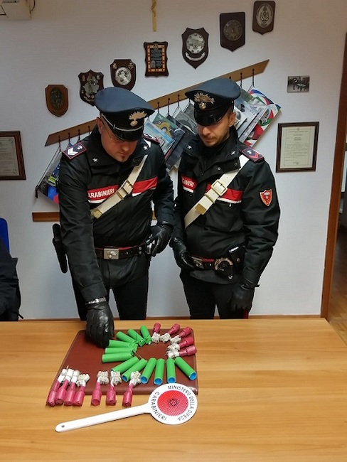 sequestro petardi Carabinieri