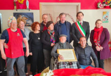 il centenario MichelIngratta con parte della famiglia ed il sindaco di Agnone 21-112019