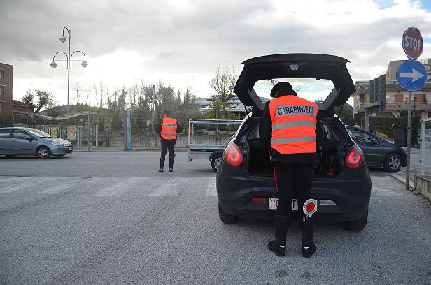 posto di blocco carabinieri