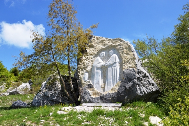 capracotta scultura incontro-immaginario papa francesco celestino v