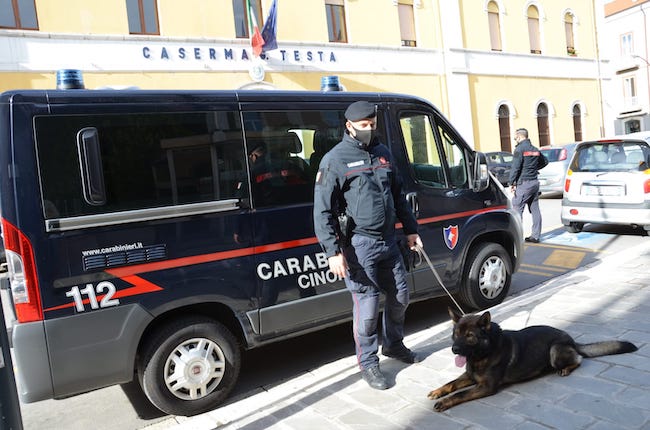 controlli carabinieri caserma testa