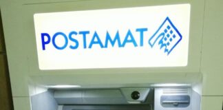 Green Pass, azione provocatoria di CasaPound negli istituti di credito: “Vuoi prelevare i tuoi soldi? Vaccinati”