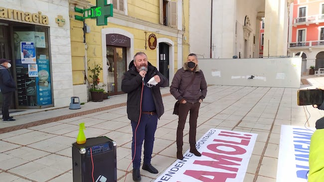 iniziativa contro caro vita