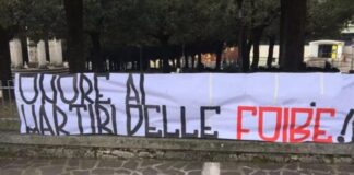 striscione foibe