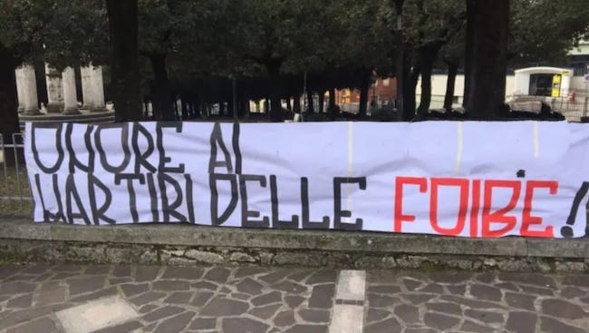 striscione foibe