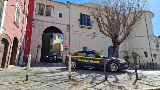 auto guardia di finanza