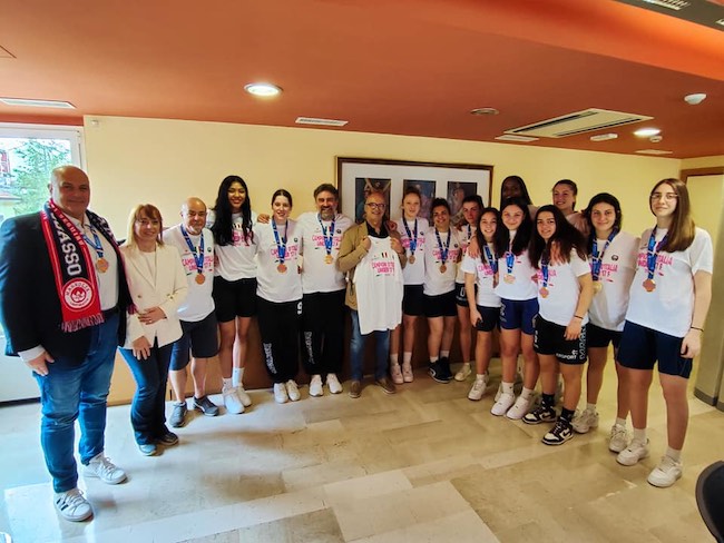 Le ragazze della Magnolia Molisana U17 omaggiate dalla Regione Molise