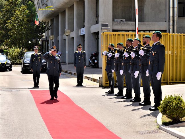 visita comandante carbone