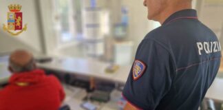 Truffano 14 titolari di attività spacciandosi per dipendenti di Poste: coniugi denunciati