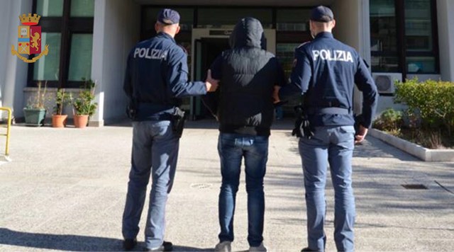 polizia straniero espulso