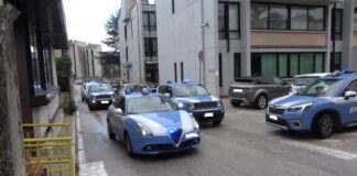 Aggredisce un altro automobilista, uomo denunciato dalla polizia