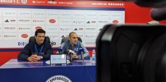 Matt Rizzetta e Mark Consuelos in conferenza