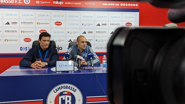 Matt Rizzetta e Mark Consuelos in conferenza