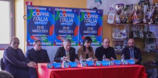 tavolo conferenza stampa