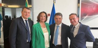 Il saluto del Presidente della Provincia di Isernia al prefetto uscente, Franca Tancredi. Daniele Saia e Franca Tancredi