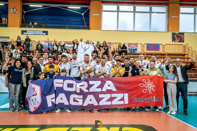 festa spike fine partita