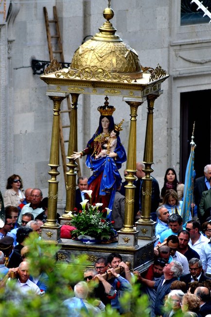 statua madonna costantinopoli