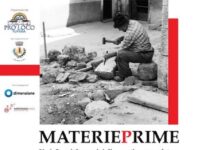 locandina materie prime 2025