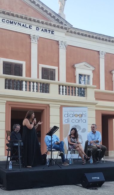 dialoghi di carta laura d'angelo