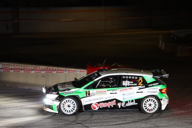 testa in azione