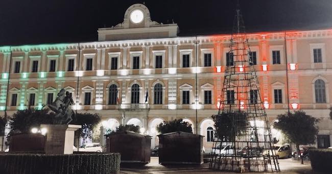 facciata palazzo san giorgio tricolore