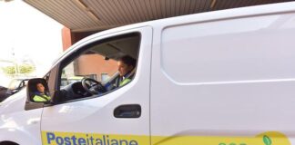 Poste Italiane sostiene la Colletta Alimentare in Molise furgone poste italiane