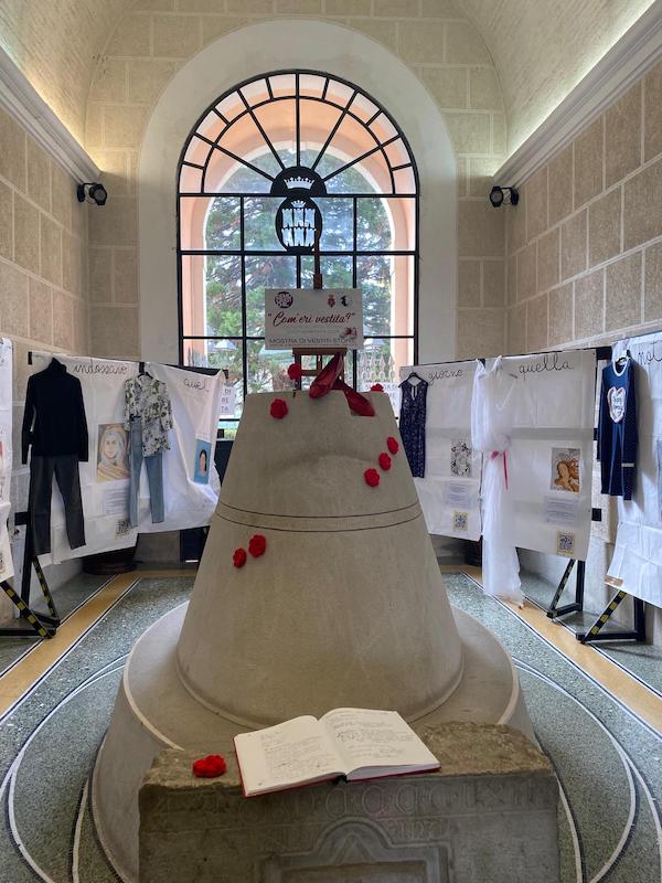 mostra come eri vestita