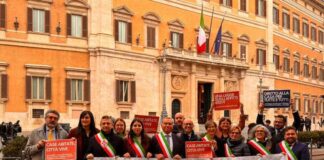 manifestazione piano casa
