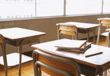 Termoli, scuola Schweitzer chiusa per guasto al riscaldamento banchi di scuola