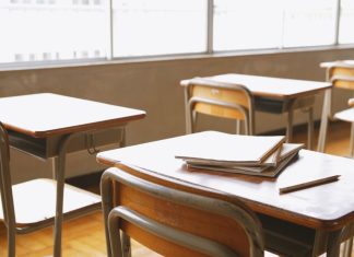 Termoli, scuola Schweitzer chiusa per guasto al riscaldamento banchi di scuola