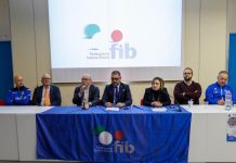 tavolo con del vecchio