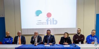 tavolo con del vecchio