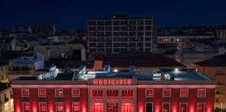 Termoli illumina il Municipio per la Giornata Sclerosi Multipla comune termoli illuminato rosso
