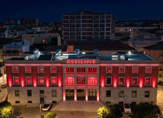 comune termoli illuminato rosso