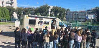 ragazzi al camper moige