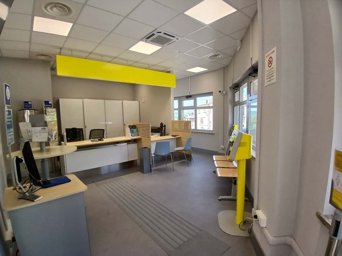 rinnovato ufficio postale riccia